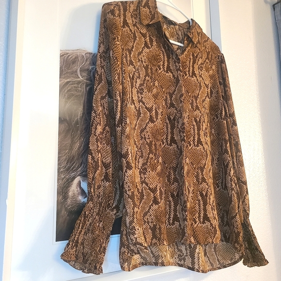 EXPRESS - New- Button Up Collared Snake Print Blouse - Picture 2 of 12